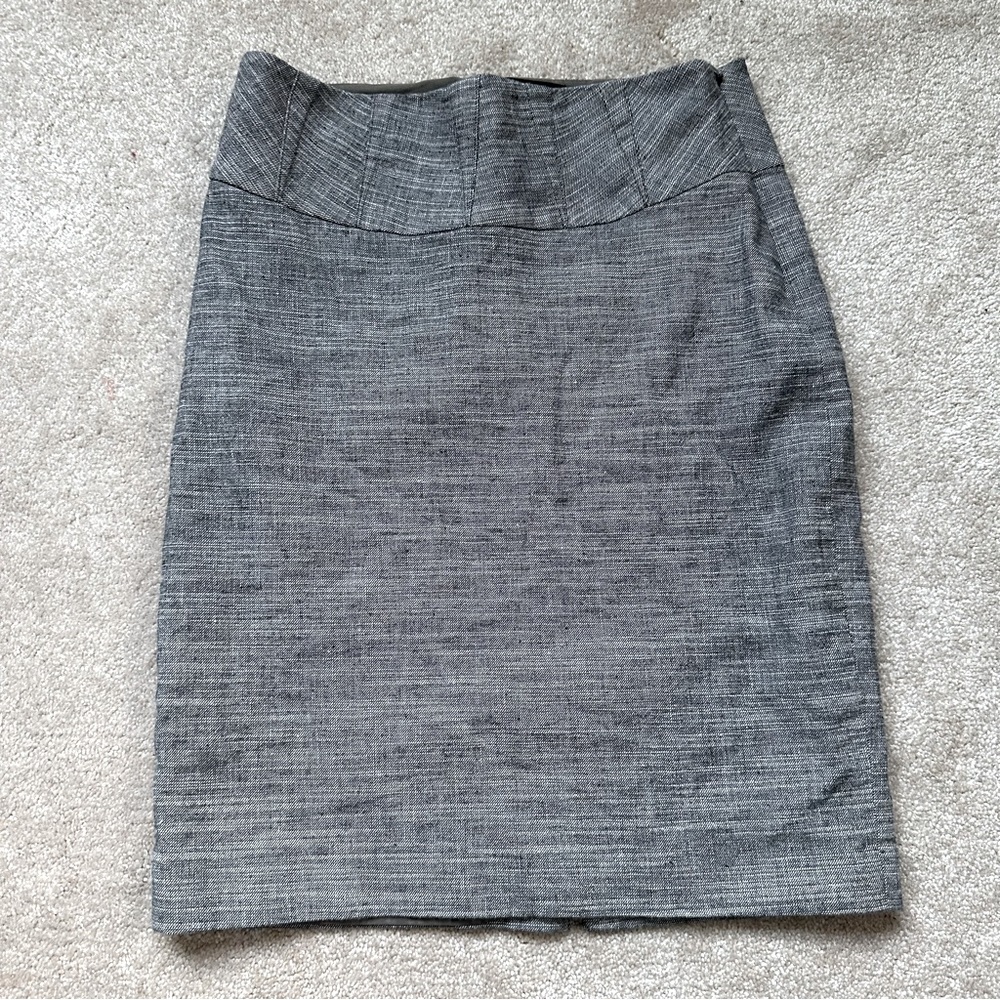 🦋 The Limited Gray Pencil Zip Up Closure Mid Thigh Skirt w Back Slit